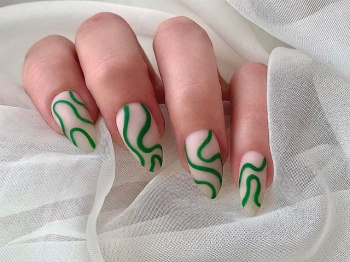 CHERNIKA Nails